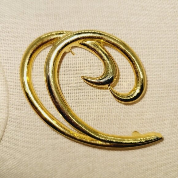 Vintage Trifari Gold Brooch Pin Double Swirl Polished Gold Tone EUC Timeless - Picture 2 of 5
